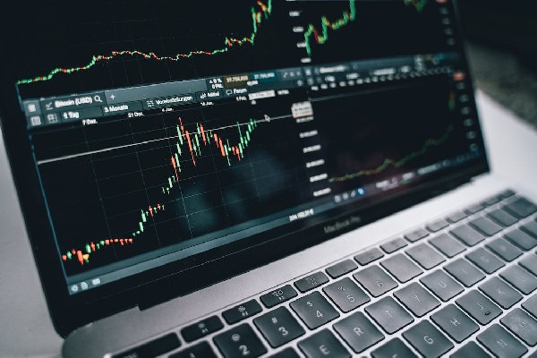 中国中海商业REIT：战略配售投资者持有的战略配售份额已被限制